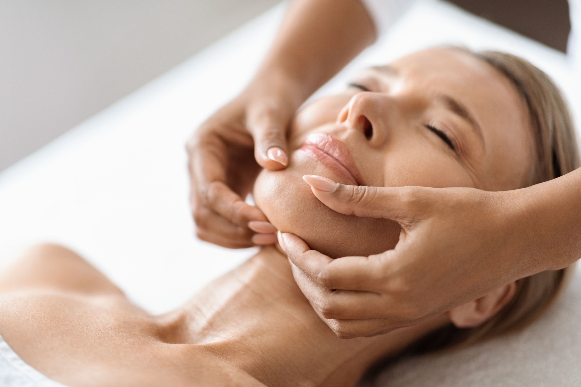 Glødende hud etter microneedling